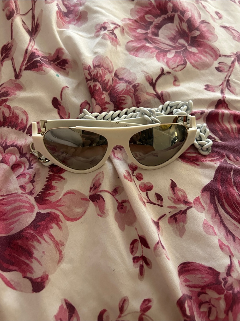 Pucci Women's Sunglasses with Chain - Fashion Accessory - Picture 2 of 6